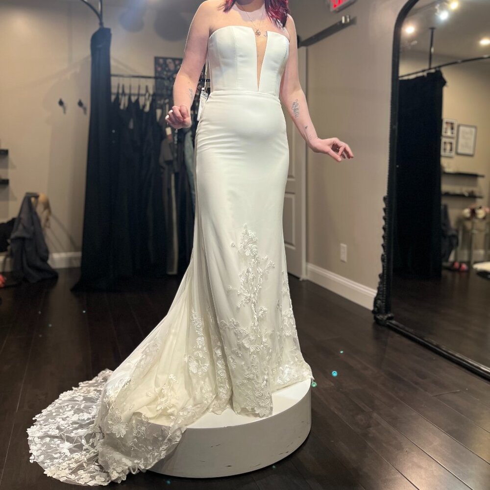 Wedding Dress size 8 unaltered